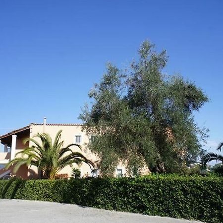 Villa Rosa Apartments Гувия Екстериор снимка