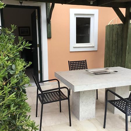 Villa Rosa Apartments Гувия Екстериор снимка