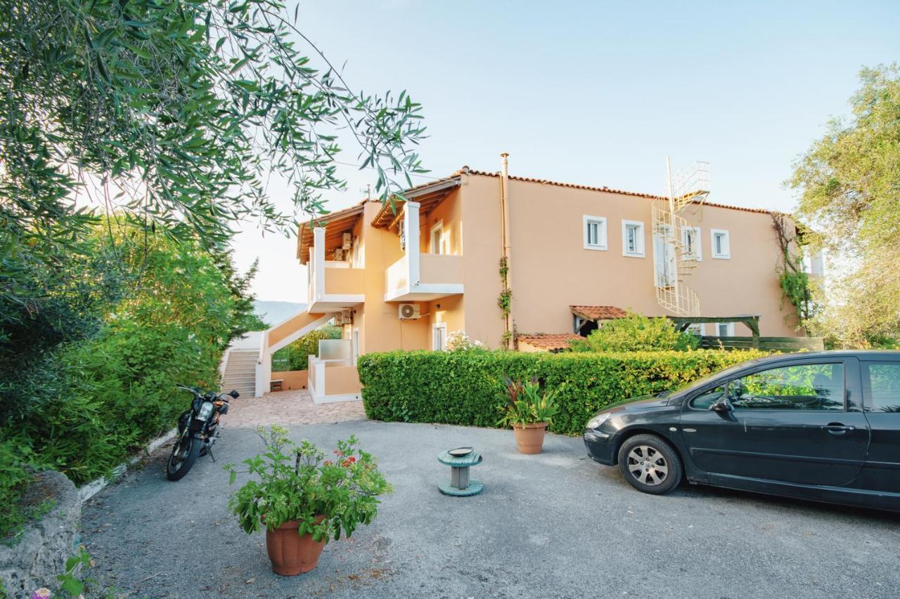 Villa Rosa Apartments Гувия Екстериор снимка