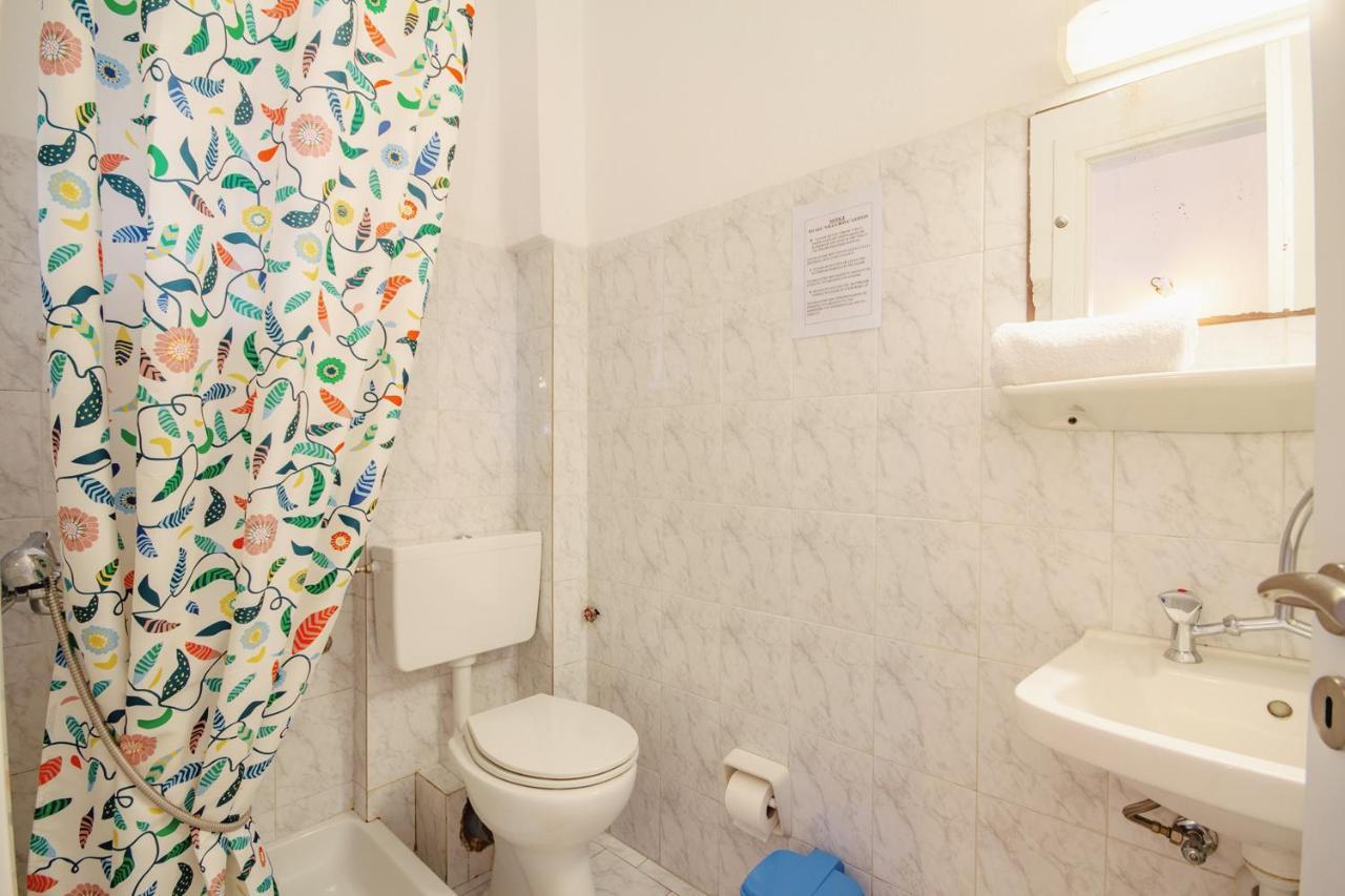 Villa Rosa Apartments Гувия Екстериор снимка