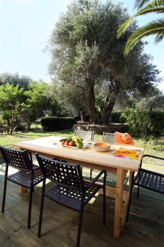 Villa Rosa Apartments Гувия Екстериор снимка