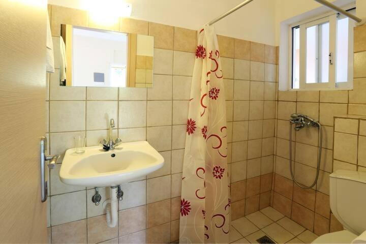 Villa Rosa Apartments Гувия Екстериор снимка