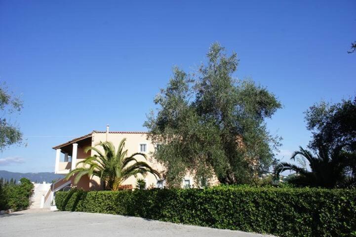 Villa Rosa Apartments Гувия Екстериор снимка