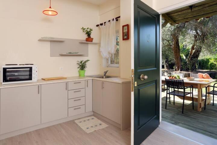Villa Rosa Apartments Гувия Екстериор снимка