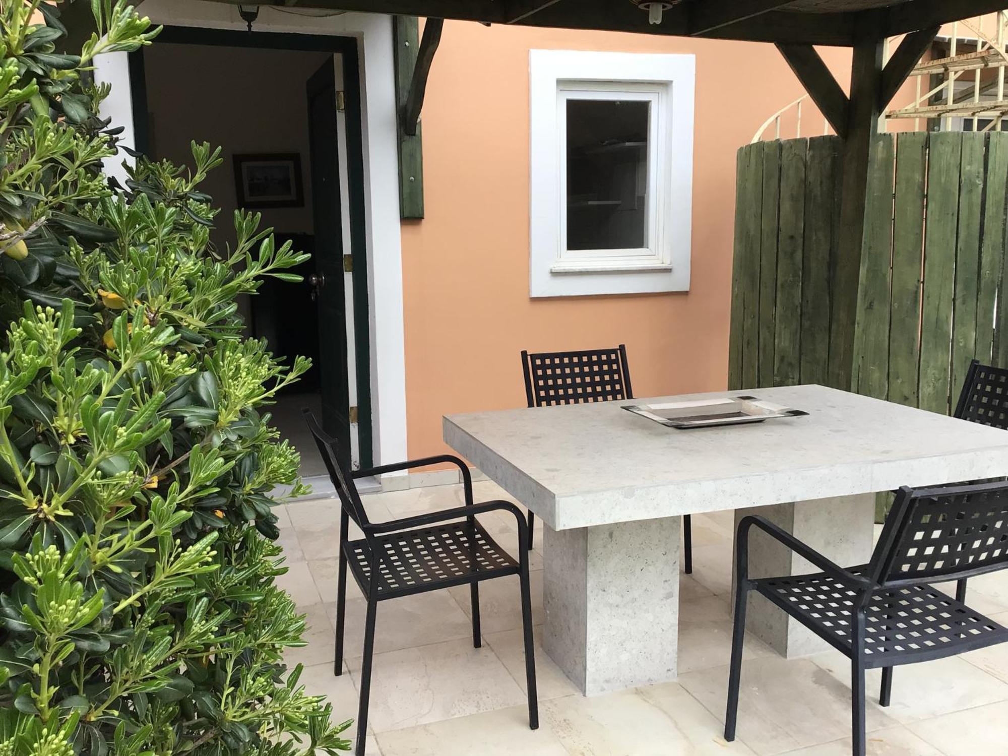 Villa Rosa Apartments Гувия Екстериор снимка