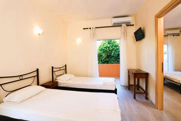 Villa Rosa Apartments Гувия Екстериор снимка