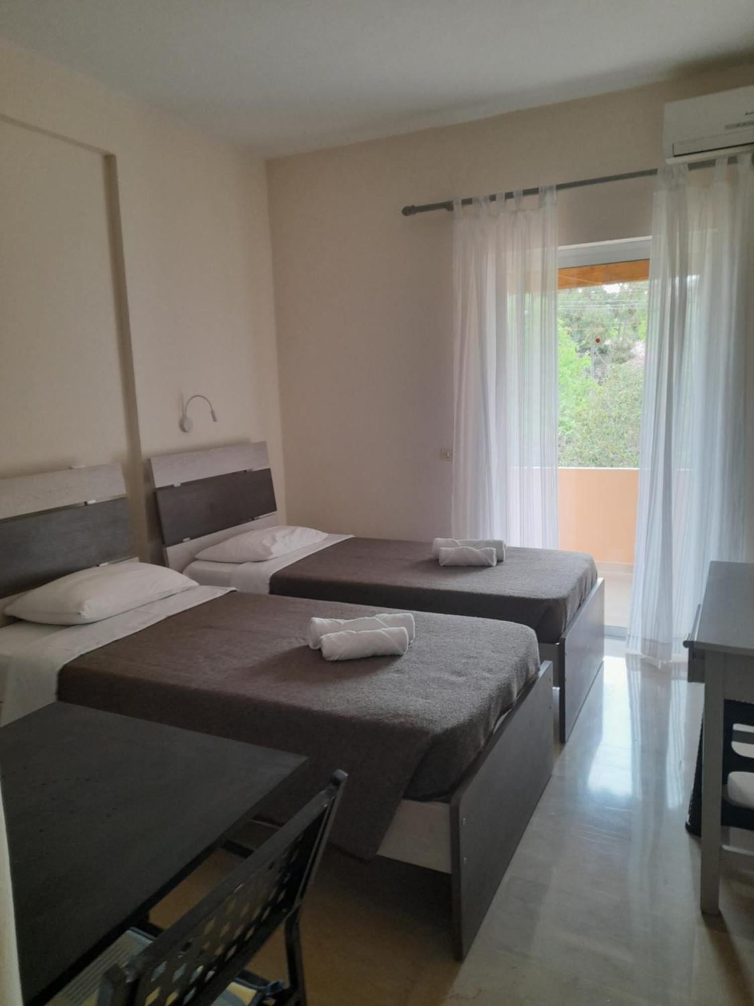 Villa Rosa Apartments Гувия Екстериор снимка